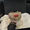 Bolsa pequena quadrada fresca, casual e estilosa para mulheres, nova bolsa de ombro fofa de cereja da moda 2026, bolsa transversal da moda versão coreana