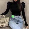Camiseta de punto de manga abullonada de cuello alto medio para mujer, diseño de nicho para otoño e invierno, suéter elástico de alta calidad para adelgazar, top de moda