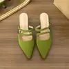 Zapatos de tacón alto de verano finos de punta cerrada sin cordones para uso en exteriores con decoración metálica de cuero suave estilo maduro temperamento negro
