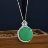 Elegante y Refrescante Collar Colgante Redondo Color Verde Hielo Estilo Chino Nuevo, Lujo Ligero para Mujeres, Realza el Tez, Sensación de Alta Gama, Accesorio de Moda Incrustado con Diamantes