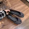 7550 Huizhou Yixinda Clássico Baixo Salto Bloco Detalhe Cavalo Bico Dividido Moderno Sapatilhas Tamanho Grande para Mulheres Slip-Ons