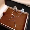 Pinzas para Orejas de Mariposa de Circonita Super Brillantes Estilo Coreano para Mujeres Sin Perforaciones, Exquisitas Pinzas para Cartílago, Pendientes de Moda y Versátiles con un Diseño Único