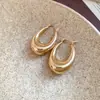 Brincos de Metal Prateado em Forma de C Estilo Minimalista Europeu e Americano Moda Simples Brincos de Tarraxa High-End Brincos Únicos de Nicho Venda por Atacado