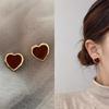 Aretes colgantes de corazón de alta gama estilo retro de Hong Kong para mujer, pequeños aretes exquisitos de moda francesa, europea y americana
