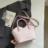 Bolso de Mano de Alto Aspecto Estilo Coreano de Moda, Bolso Cubo para Mujer, Nuevo Modelo 2026, Bolso de Hombro Cruzado Commuter de Cuadros Frescos