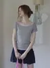 Top de dos piezas con bloques de color ilusión sin hombros, estilo coreano nuevo verano 2026, chic, ajustado, favorecedor, camiseta de manga corta regular en los hombros