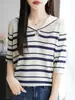 Blusa de tricô feminina de verão com gola listrada azul marinho e manga curta, jovial e modeladora, versátil, estilo universitário, solta e respirável