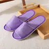 Pantuflas desechables de hotel, algodón y lino transpirables, antideslizantes, disponibles en varios colores, engrosadas para uso en hoteles, casas de huéspedes y para fines de hostelería, con opciones de logotipo para venta al por mayor
