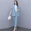 Elegante y estiloso conjunto de traje para mujer para primavera y otoño, con un blazer cruzado de solapa y pantalones de corte ajustado, un conjunto de dos piezas juvenil y profesional