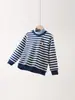 Sudaderas de Invierno y Otoño con Rayas Bordadas y Cuello Semi-Alto para Niños y Niñas, Adecuadas para Usar en Capas o Solas, Sudadera Cálida para Niños