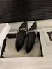 Sapatos femininos nude rosa com strass e salto baixo estilo francês, novos 2025 primavera-verão elegantes pretos bico fino para o dia a dia