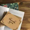 Exquisita tarjeta de impresión a color estilo europeo Tarjeta de agradecimiento de papel kraft Tienda de flores Regalo a mano Todo tipo de tarjeta de invitación para vino Tarjeta de felicitación