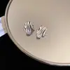 "Abalorio Floral de Perla" aretes de botón florales vintage con circonita y perla, aretes de lujo ligero de alta gama con un diseño único, aretes de nicho