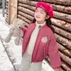Jaqueta matelassê para meninas, novo estilo outono/inverno 2026, jaqueta matelassê fina infantil da moda, jaqueta bomber matelassê para bebês primavera