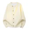 Nuevo cárdigan casual de moda estilo old money de lujo ligero con botones, cuello redondo, manga larga para hombre, cárdigan de punto de manga larga para hombre
