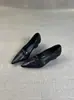 Zapatos de mujer de piel de oveja súper suaves con punta fina estilo francés, modelo nuevo 2026, tacón de cuña, corte bajo, tacones altos versátiles y elegantes para el lugar de trabajo y para ir al trabajo