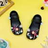 2026 Nuevos Zuecos de Ballet para Niños con Forma de Corazón y Teckel para Verano, Chanclas de Playa Cerradas de Eva para Exteriores, Venta al por Mayor
