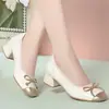 Zapatos de Cuero Suave de una Sola Hebilla para Mujer 2026 Primavera y Otoño Nuevo Estilo Tacón Grueso Tacón Medio Pequeño Zapatos de Cuero Estilo Chanel Nudo Redondo Zapatos Mary Jane