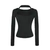 Estilo puramente seductor, falso dos piezas, color contrastante, cuello halter, manga larga, camiseta ajustada, nuevo estilo de otoño, escote cuadrado de chica atrevida, top corto básico para mujer