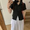 Algumas das Camisas de Verão Atuais com Design Nicho Estilo Coreano são Simples e Casuais, com uma Textura Suave, Retrô e Intelectual para Mulheres