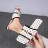 Nuevas Sandalias Planas de Lunares Verano 2026 Talla Grande Cadena Metálica Casual Exterior Punta Cuadrada Chanclas de Playa para Mujer