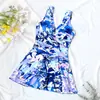 Nuevo Traje de Baño Walt para Mujer que Cubre el Vientre Adelgazante Moderno Conservador de una Pieza con Falda de Esquina Plana H2952