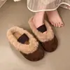 Zapatillas de Media Caña Cerradas de Velour de Moda con Forro Polar para Mujer Otoño/Invierno 2026 Nuevas Cálidas de Suela Plana con Aumento Oculto de Altura Zapatillas de Algodón Peludo