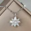 Amazon Oro Blanco Completo Diamante Circonita Diamante Blanco Pétalo Collar de Moda Versátil Súper Brillante Fresco Nicho Versátil Collar