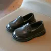 Novos Sapatos Infantis Primavera e Outono 2026, Sapatos Pequenos de Couro Liso Estilo Britânico para Crianças, Sapatilhas Casuais de Moda Pretas para Bebês Meninas