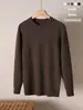 Suéter de cuello medio para hombre, nuevo suéter de punto liso para otoño e invierno, top de suéter de lana para capa base de hombre