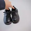 Novedades Primavera 2026 Mocasines Estilo Británico Retro para Niñas Versátiles de Velcro Zapatos Pequeños de Piel Impermeables Resistentes al Desgaste