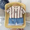 2024 Nuevo Verano Niños Cuello Redondo Letra Vertical Manga Corta Mezclilla Algodón Pantalón de Cinco Cuartos Conjunto de Dos Piezas Fabricante Venta al por Mayor