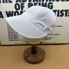 Gorra de Béisbol Versátil con Parche de Letra Estilo Coreano para Mujer, Modelo Nuevo con Visera Ancha que Hace que la Cara Parezca Más Pequeña, Moderna y Versátil para Salidas