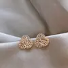 Brincos de Flor Dourada em Espiral de Zircônia Prateada Pequenos Simples Leve Luxo Versáteis para o Dia a Dia para Mulheres com um Toque de Alto Padrão