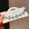 Pulsera de Trébol de Cuatro Hojas con Circonita para Mujer de Lujo Ligero Diseño de Nicho Sentido de la Moda Flor Joyería de Mano Pulsera de Muñeca de Temperatura Alta a la Moda