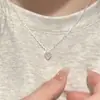 Collar de amor con diseño de nicho de lujo ligero y veraniego, dulce colgante de corazón de azúcar rosa con cadena de clavícula de ojo de gato.