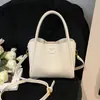 Bolso de Mujer de Gama Alta Tipo Cubo para Llevar en la Mano 2025 Verano Nuevo Diseño de Moda Bolso de Hombro Simple Versátil Bolso Cruzado Casual