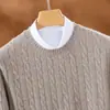 Suéter de cachemira para hombre con trenzas y cuello semialto, un nuevo estilo otoño/invierno, moderno y versátil, adecuado para atuendos de negocios casual