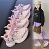 Novos Tênis Esportivos de Outono e Inverno para Meninas, Malha Dupla Respirável Leve Laço Hello Kitty Tênis Esportivos Populares para Crianças Maiores