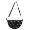 Bolsa Feminina 2026 Novo Modelo Moda Europeia e Americana Estilo Punk Bolsa de Ombro com Tachas para Mulheres Uso Diário Transversal Bolsa Bolinho Tendência