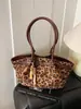Bolsas Retro Transfronterizas Bolsas Tote Coreanas de Nicho para Mujer Transfronterizas Nuevas Simples Casuales para el Trabajo Bolsas de Hombro de Gran Capacidad