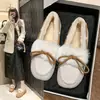 Zapatos peludos de moda y populares para mujer, nueva colección de invierno 2026, mocasines cómodos de suela blanda estilo británico, forrados de felpa para abrigar.