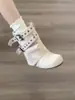 2026 Bota Birkenstock com fivela de cinto, bico redondo, botas curtas versáteis para mulheres, estilo high street, modeladora, novas botas JK com estilo floresta