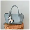 Bolso cruzado de alta gama para mujer de nicho transfronterizo, modelo nuevo 2026, bolso cruzado simple y versátil para el día a día, bolso de mano tipo cubo a la moda