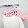 Corazón de niña rosa amor lazo plástico perchas antideslizantes dormitorio estudiantil colgar ropa ropa fabricantes al por mayor