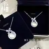 Colar Choker Redondo Cabochão de Calcedônia Branca Totalmente Cravejado com Diamantes Brilhantes Tendência Banhado a Prata 925 Ágata de Gelo Alto