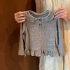 Top estiloso de manga comprida para meninas de outono, nova coleção de outono 2026, camiseta cinza de renda de manga comprida para meninas, moderno