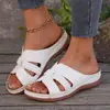 Pantuflas de Mujer Modernas y Versátiles para Faldas Verano 2026 Nuevo Estilo Europeo y Americano Sandalias Ultraligeras Simples de Suela Gruesa que Aumentan la Altura