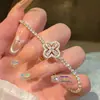 Pulseira Flor de Trevo Completa de Diamante Super Brilhante Coreana, Pulseira de Amizade Zircônia Simples e Fashionable de Luxo Leve, Design de Nicho Versátil