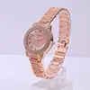 Atacado de Comércio Exterior Transfronteiriço Relógio Feminino de Quartzo Dourado Rosa Totalmente Cravejado com Diamantes com um Toque de Nicho e Design Cravejado de Diamantes